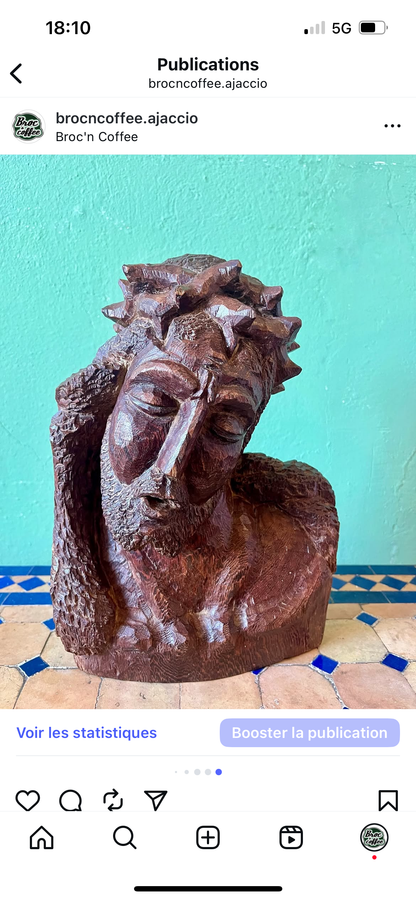 Buste du Christ en bois sculpté