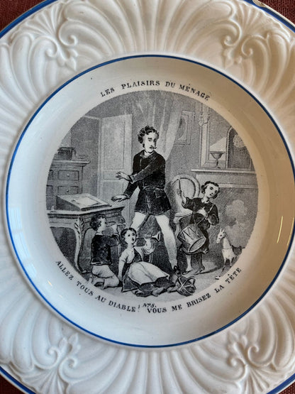 Assiette ancienne terre de fer Creil et Montereau « Les plaisirs du ménage » n°5