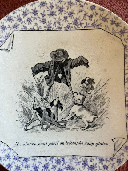Paire d’assiettes parlantes U&C Sarreguemines Perse proverbes chiens XIXe