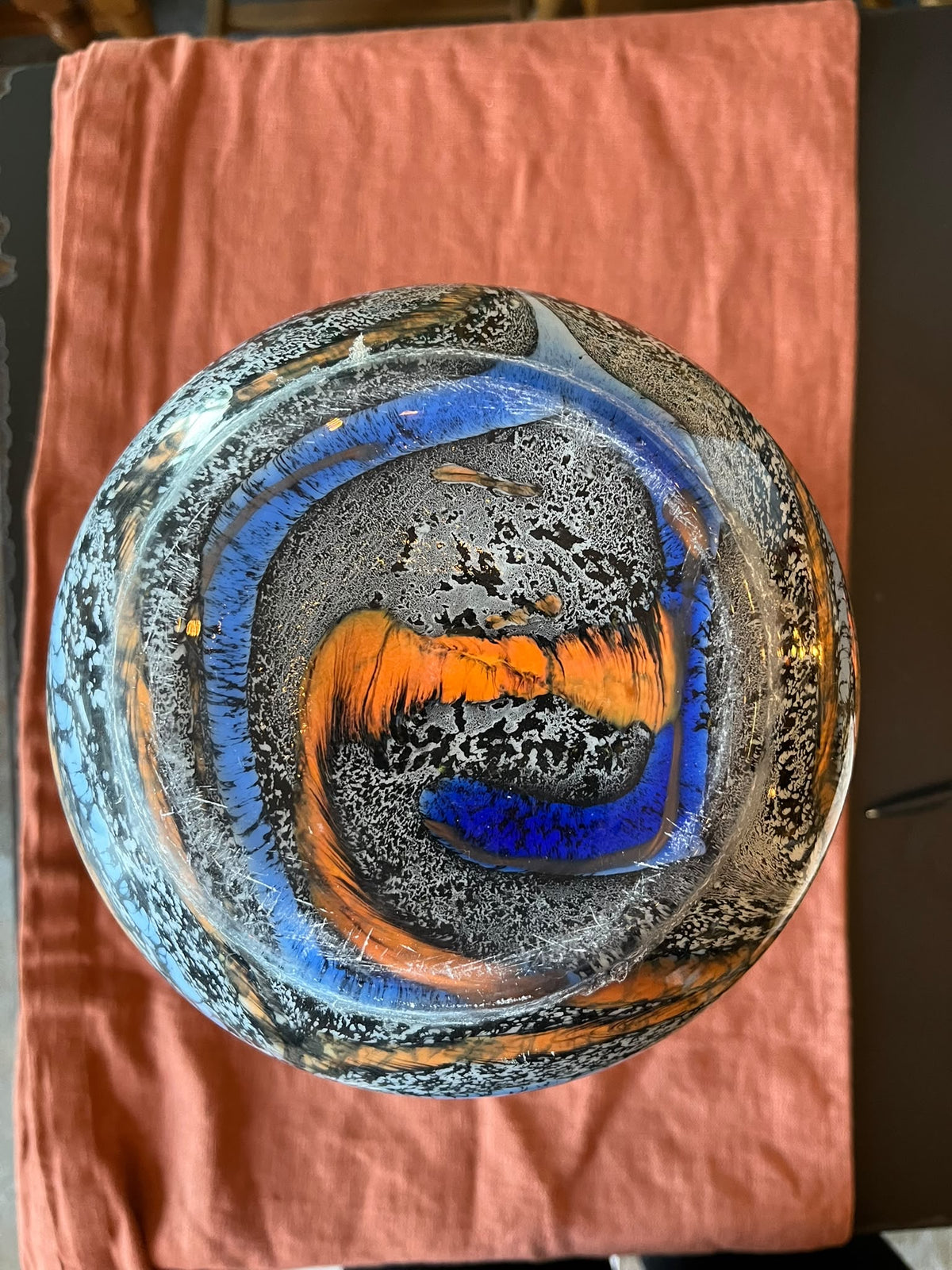 Grand pichet en verre soufflé multicolore à décor moucheté XXe