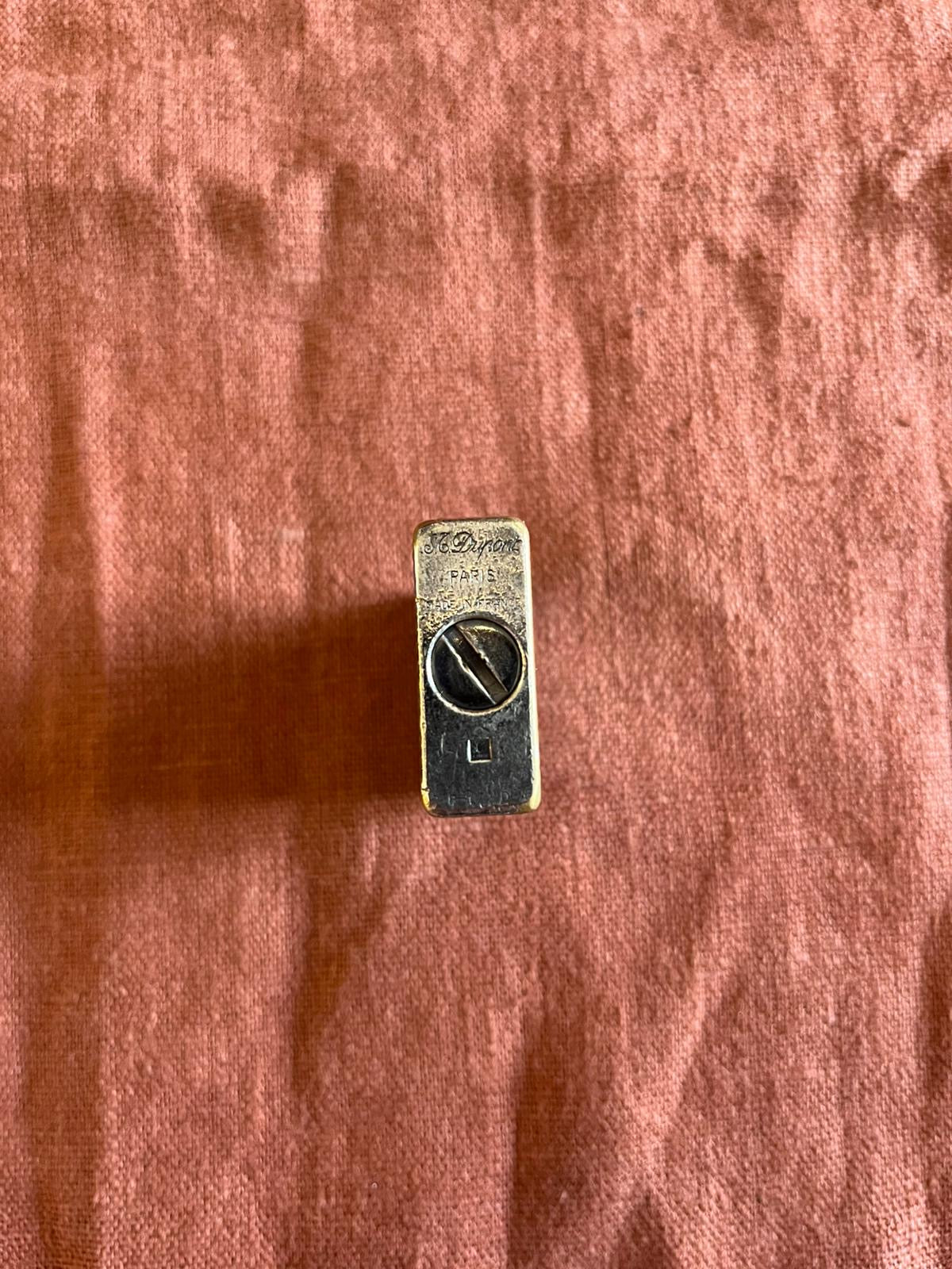 Briquet S.T. Dupont plaqué argent à godrons verticaux – modèle vintage