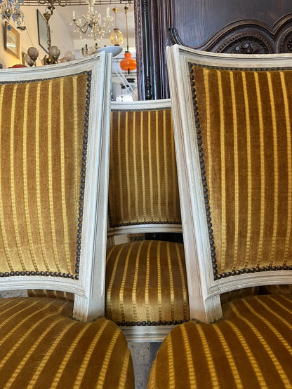 Suite de 6 chaises style Louis XVI en bois rechampi et velours rayé moutarde