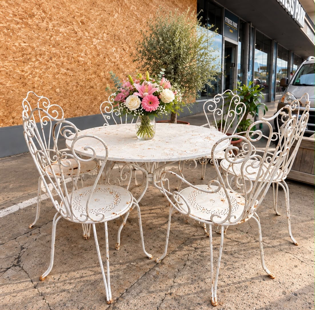 Salon de jardin en fer forgé – table ronde et 6 fauteuils
