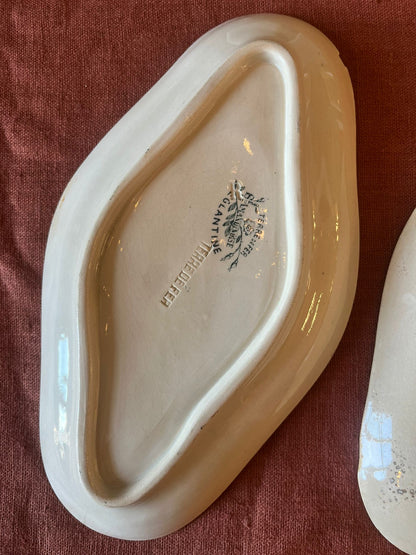 Lot de 2 raviers anciens Terre de Fer Cluny modèle Trèfles décor floral