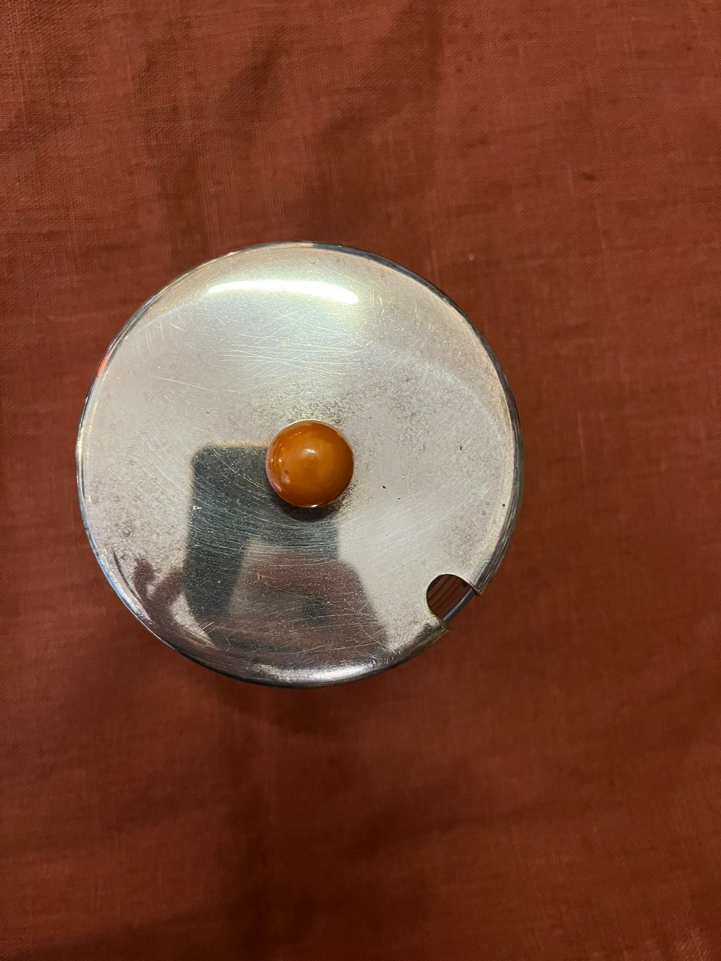Pot Art Déco en verre avec couvercle métal chromé et bouton bakélite ambré vintage