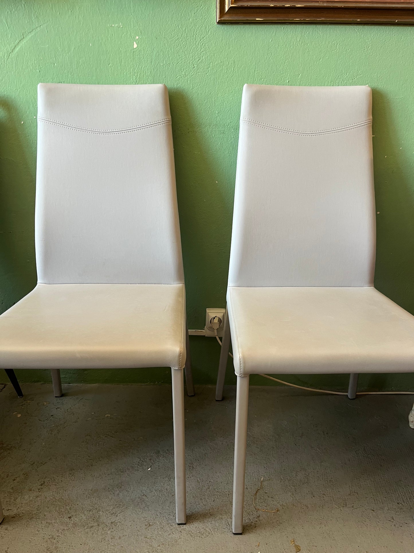 Paire de chaises Airnova en simili cuir blanc, Made in Italy